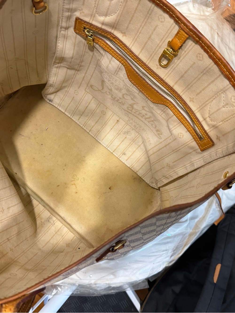 Louis Vuitton Damier Azur Canvas Tote in Light Beige with Natural Leather Trim - Picture 7 of 8